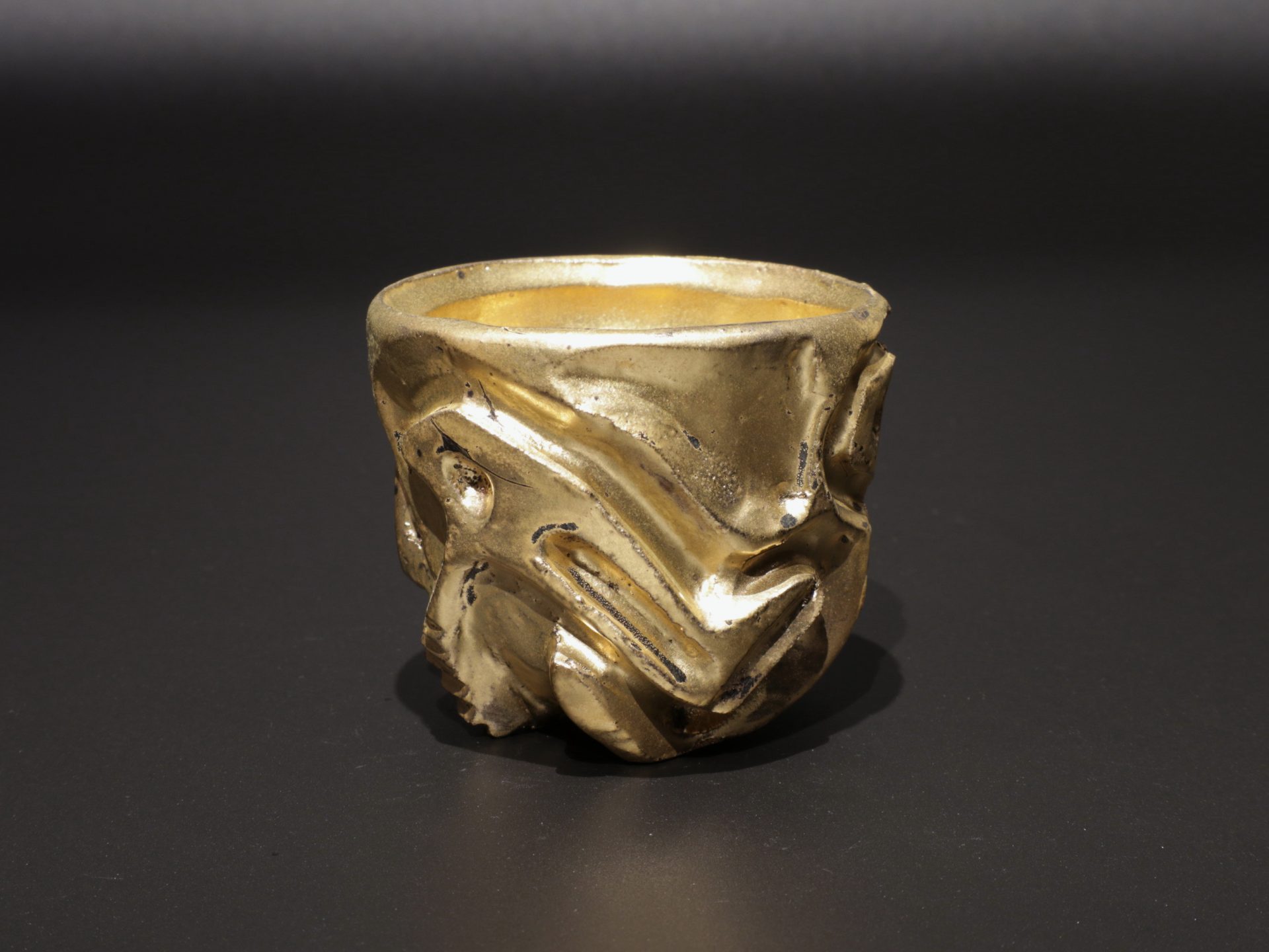 安食ひろ　ぐい呑　酒器　金彩刻紋　出雲