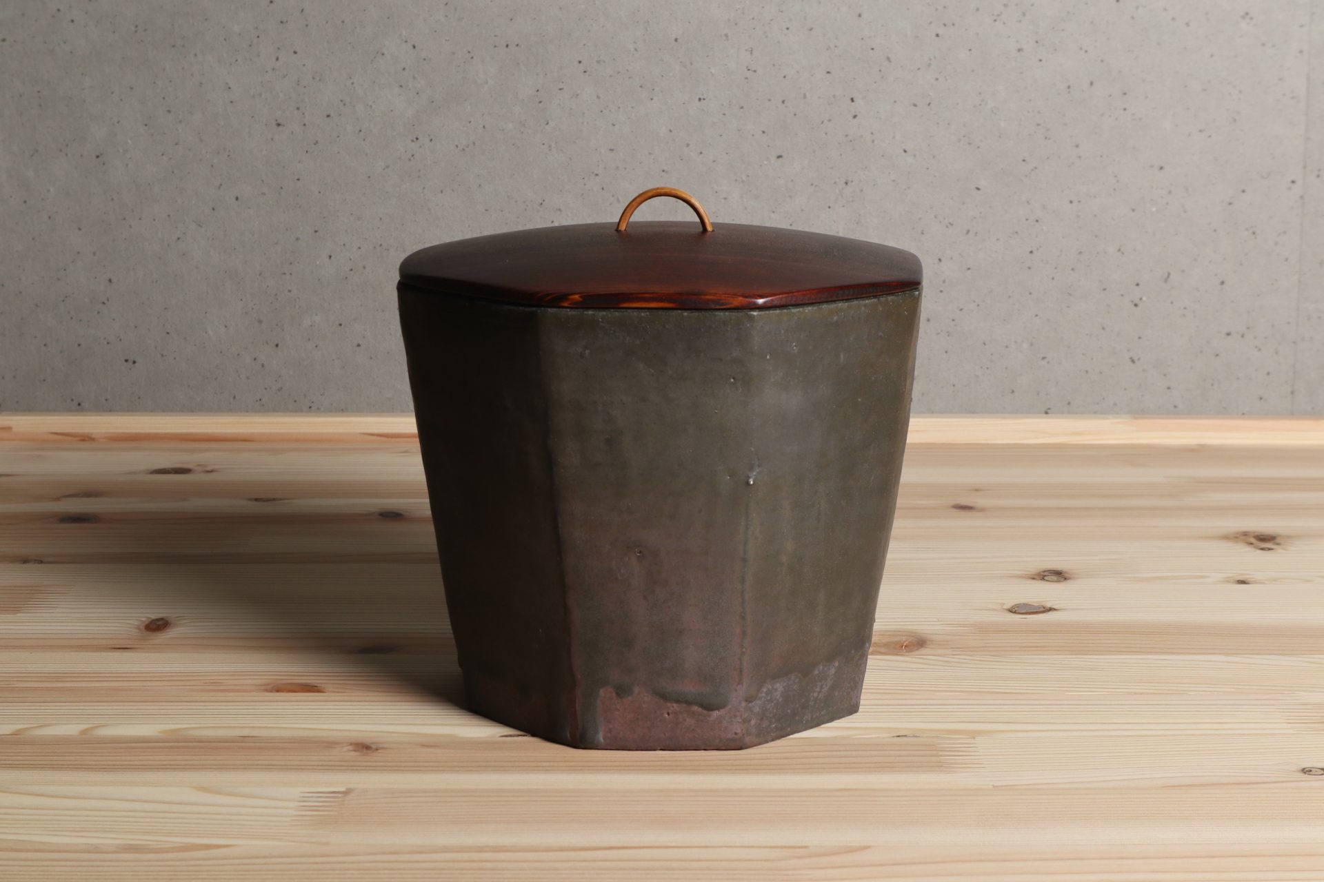 内村慎太郎　黒高麗八角一重口水指　高麗李朝唐津　茶道具