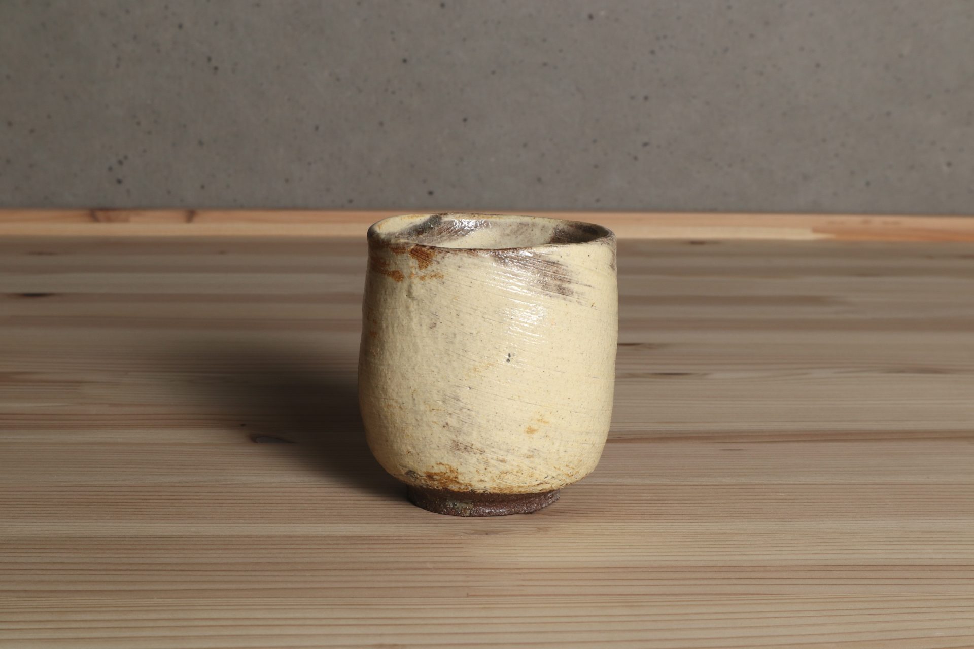 岸野寛　刷毛目湯呑　伊賀丸柱　穴窯　高麗李朝