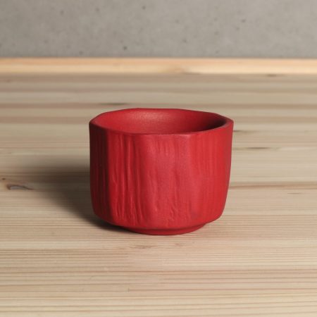 猩々緋面取ぐい吞　盃　山田晶　滋賀県　赤　磁器