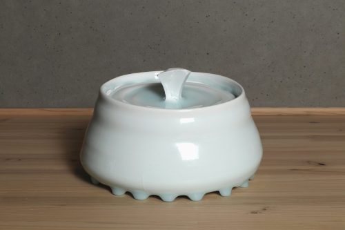 加藤委　青白磁水指