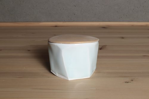 加藤委　青白磁面取碗　蓋物